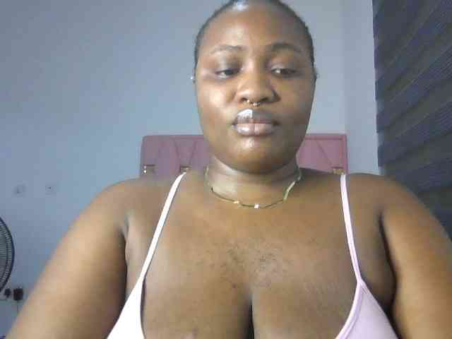 Hotchocolatee191 webcam