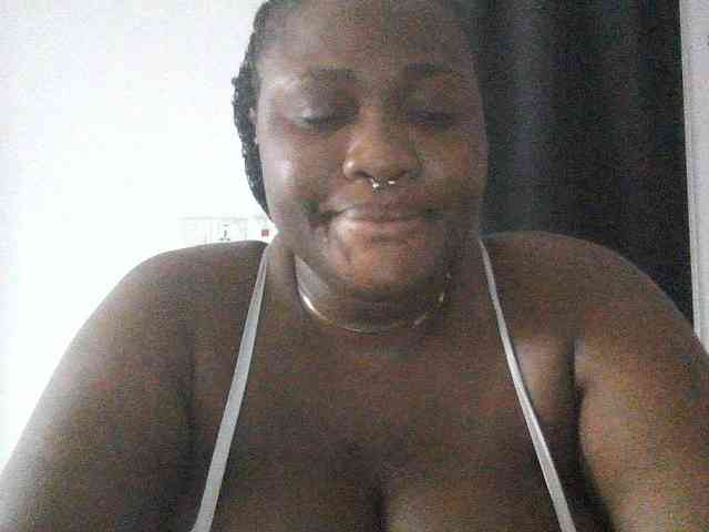 Hotchocolatee191 webcam