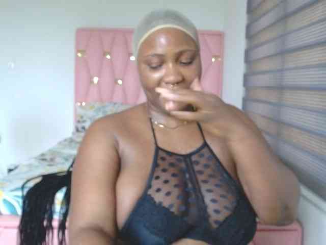 Hotchocolatee191 webcam