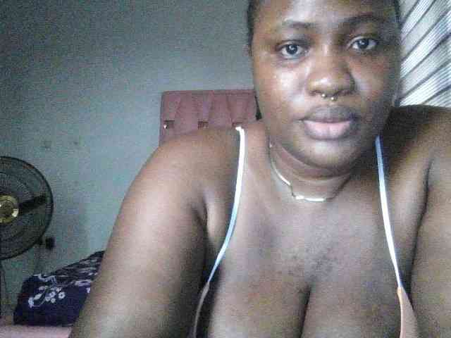 Hotchocolatee191 webcam