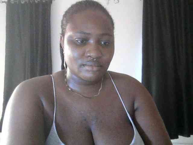 Hotchocolatee191 webcam