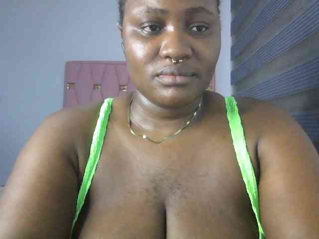 Hotchocolatee191 webcam