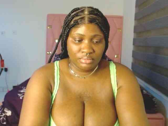 Hotchocolatee191 webcam