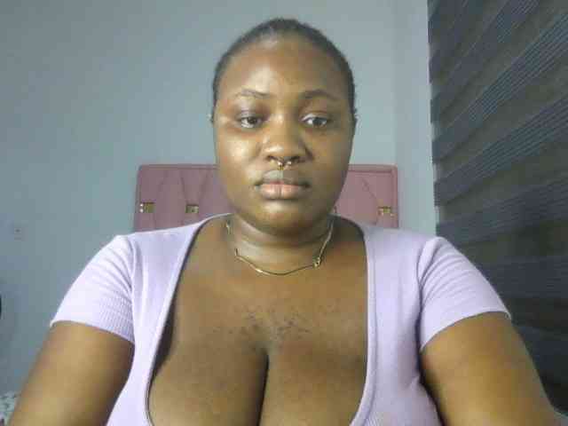 Hotchocolatee191 webcam