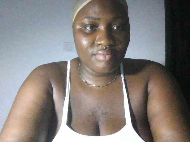 Hotchocolatee191 webcam