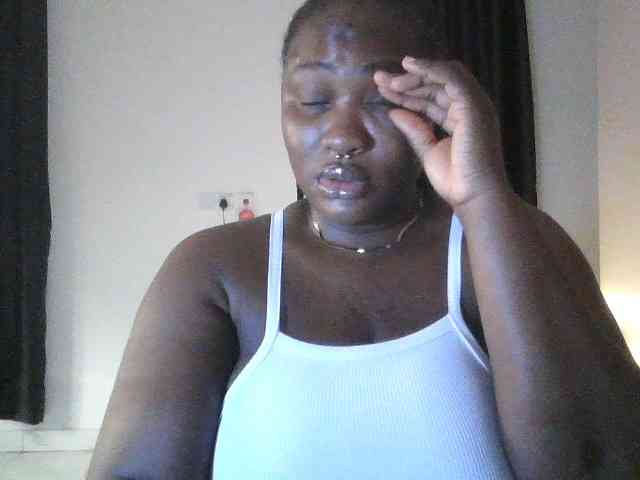 Hotchocolatee191 webcam