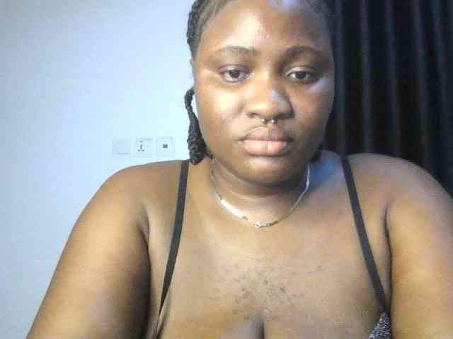 Hotchocolatee191 webcam