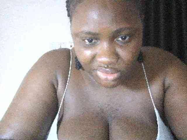 Hotchocolatee191 webcam