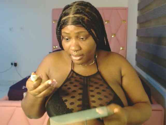 Hotchocolatee191 webcam