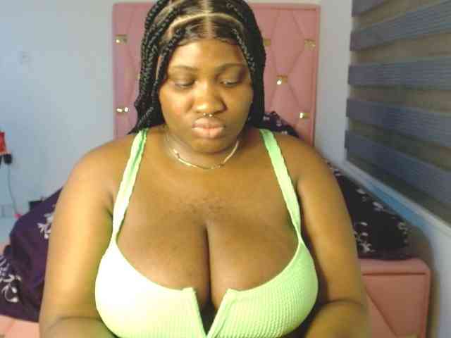 Hotchocolatee191 webcam