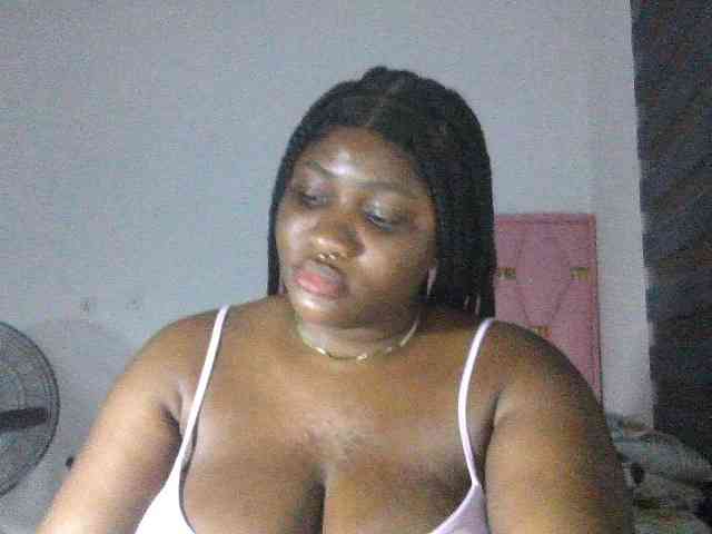 Hotchocolatee191 webcam