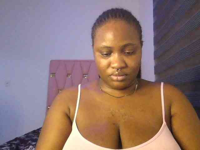 Hotchocolatee191 webcam