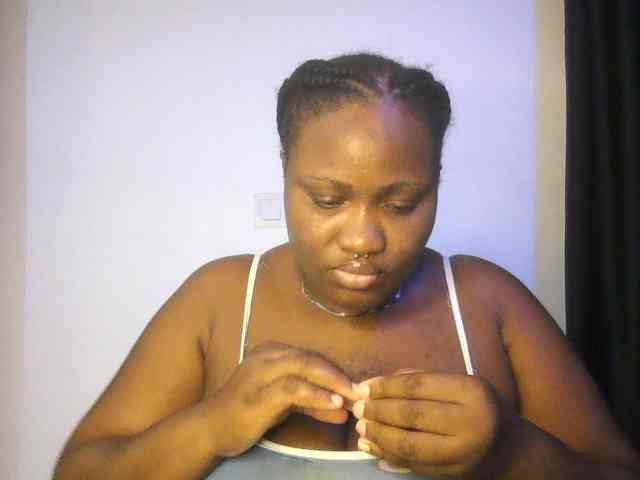 Hotchocolatee191 webcam