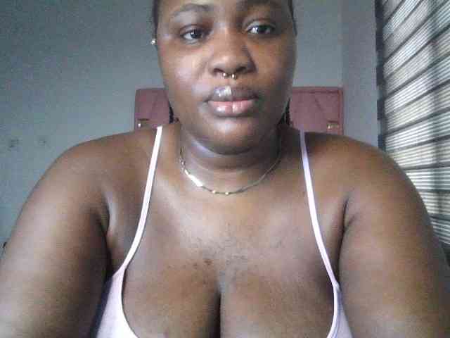 Hotchocolatee191 webcam