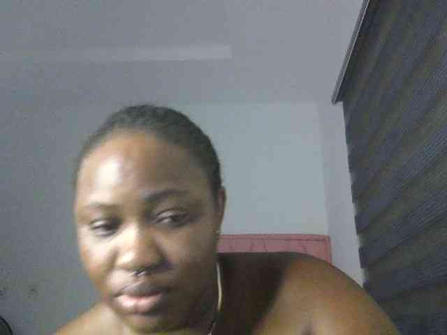 Hotchocolatee191 webcam