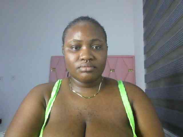 Hotchocolatee191 webcam