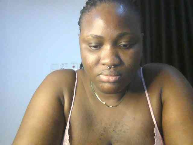 Hotchocolatee191 webcam