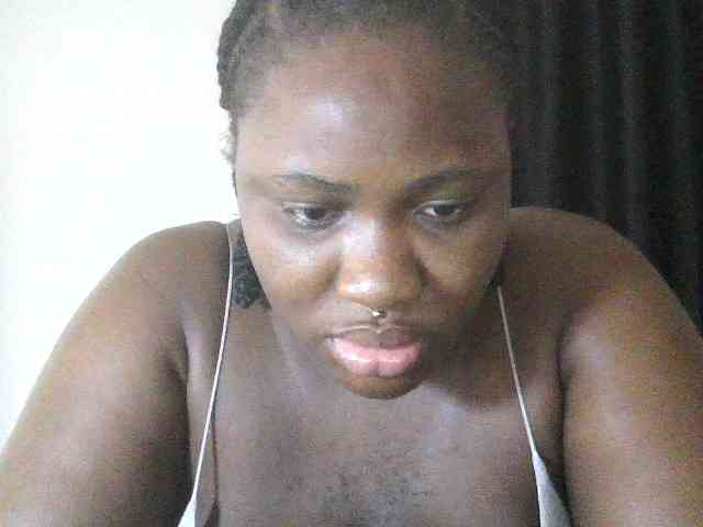 Hotchocolatee191 webcam