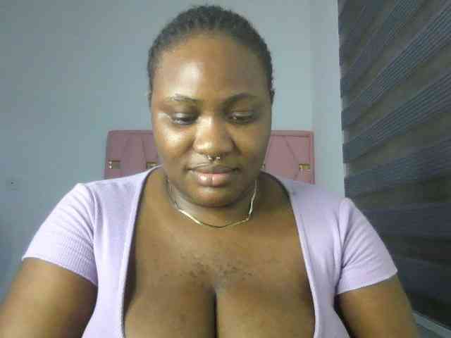 Hotchocolatee191 webcam