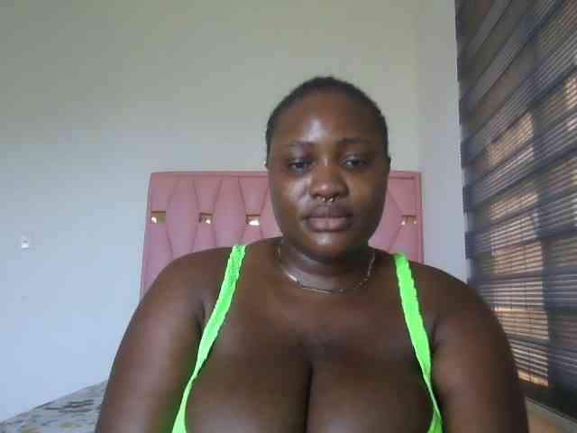 Hotchocolatee191 webcam