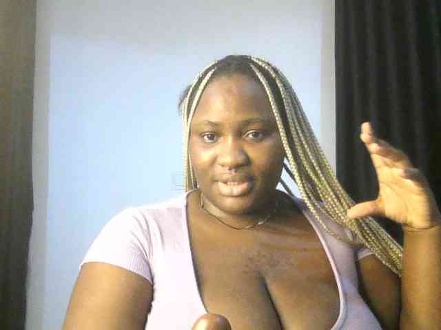 Hotchocolatee191 webcam