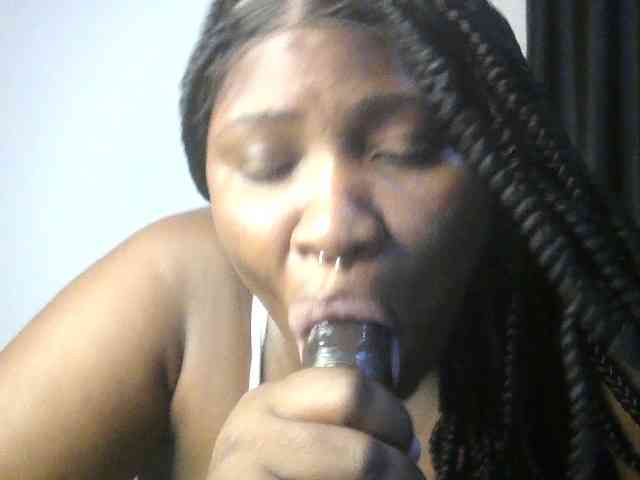Hotchocolatee191 webcam