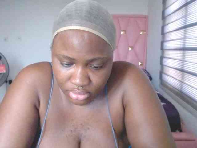 Hotchocolatee191 webcam