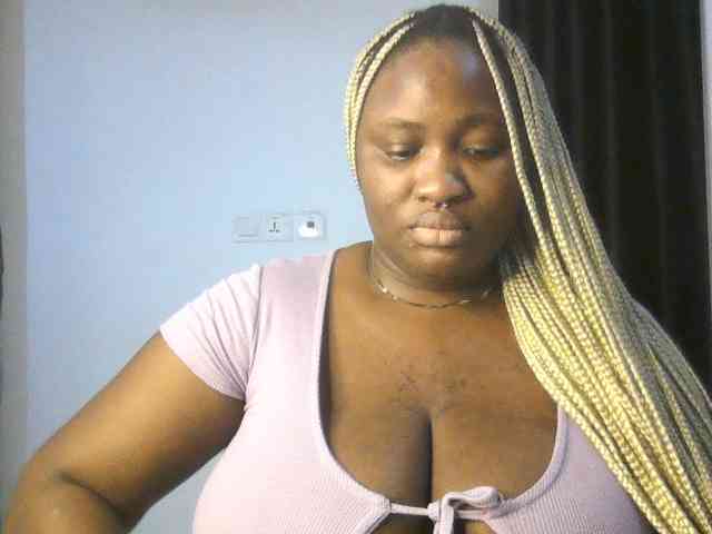 Hotchocolatee191 webcam