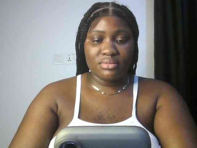 Hotchocolatee191 webcam