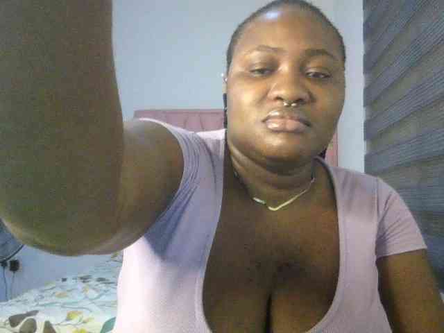 Hotchocolatee191 webcam