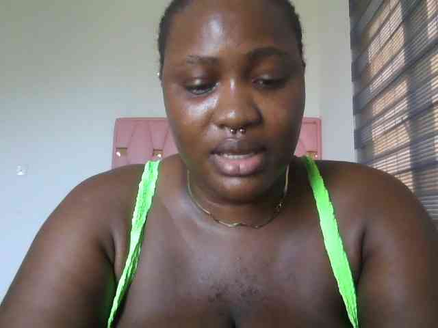 Hotchocolatee191 webcam