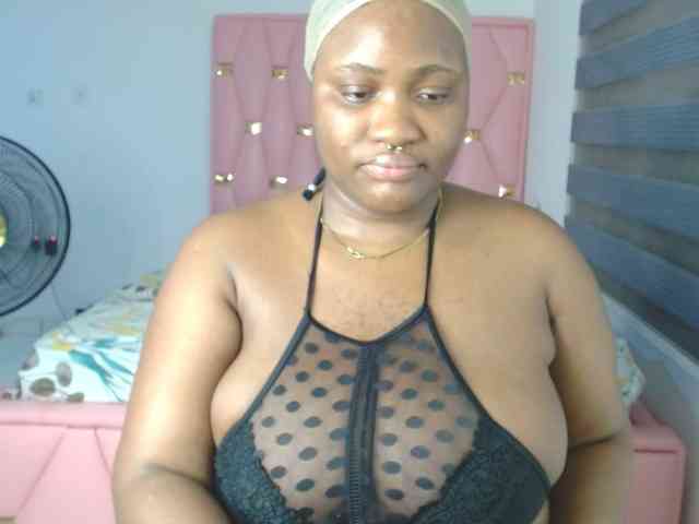 Hotchocolatee191 webcam
