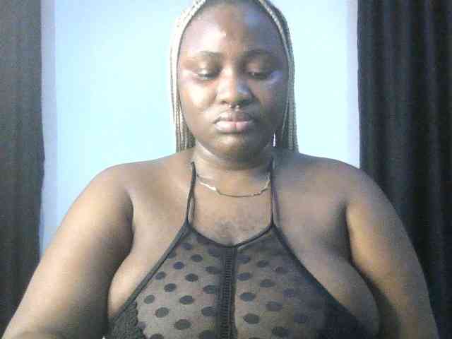 Hotchocolatee191 webcam