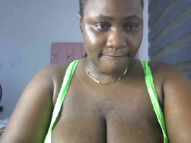Hotchocolatee191 webcam