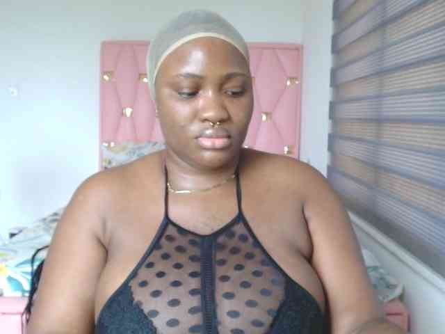 Hotchocolatee191 webcam