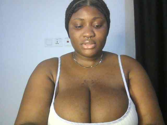 Hotchocolatee191 webcam