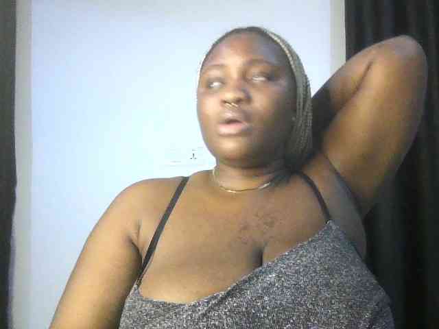 Hotchocolatee191 webcam