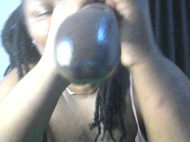 Hotchocolatee191 webcam