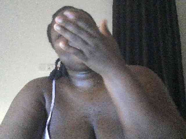 Hotchocolatee191 webcam