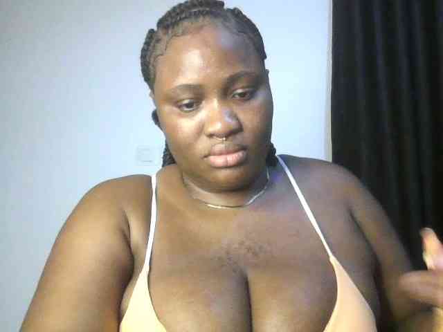 Hotchocolatee191 webcam