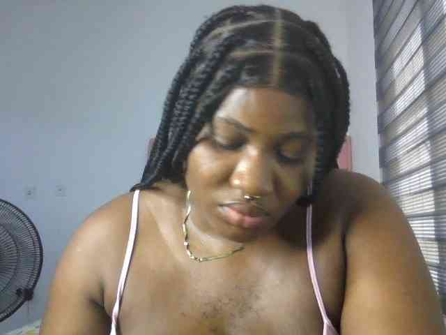 Hotchocolatee191 webcam