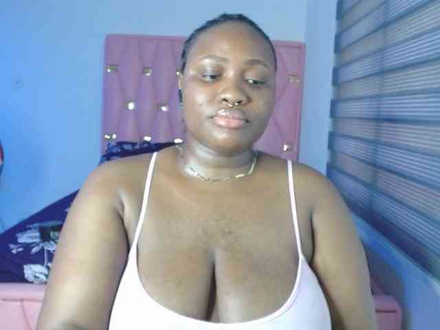 Hotchocolatee191 webcam