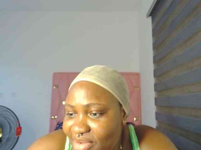 Hotchocolatee191 webcam