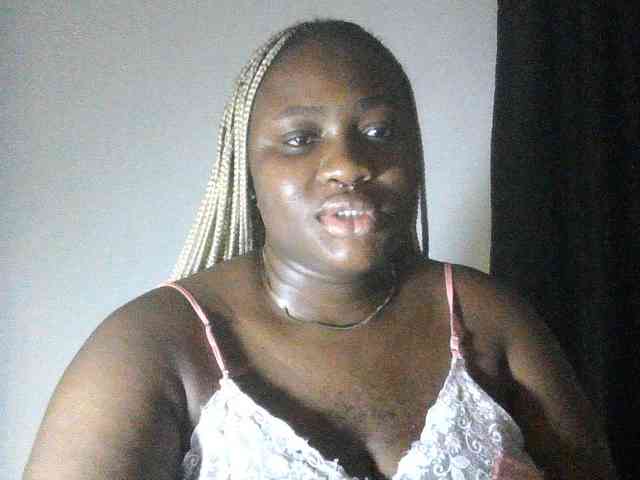 Hotchocolatee191 webcam