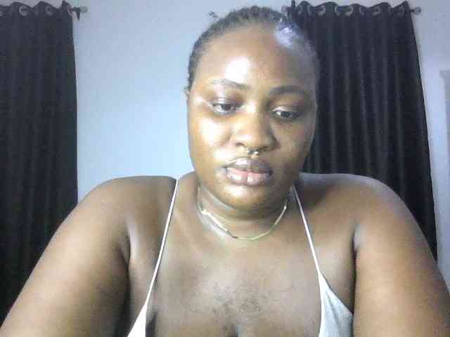 Hotchocolatee191 webcam