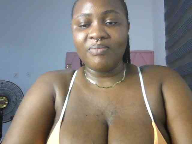 Hotchocolatee191 webcam