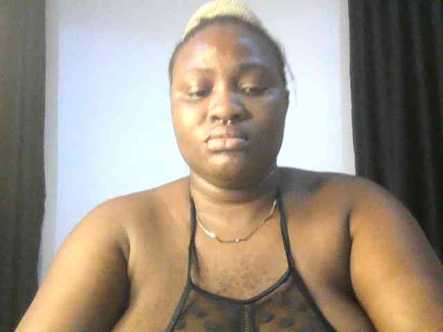 Hotchocolatee191 webcam