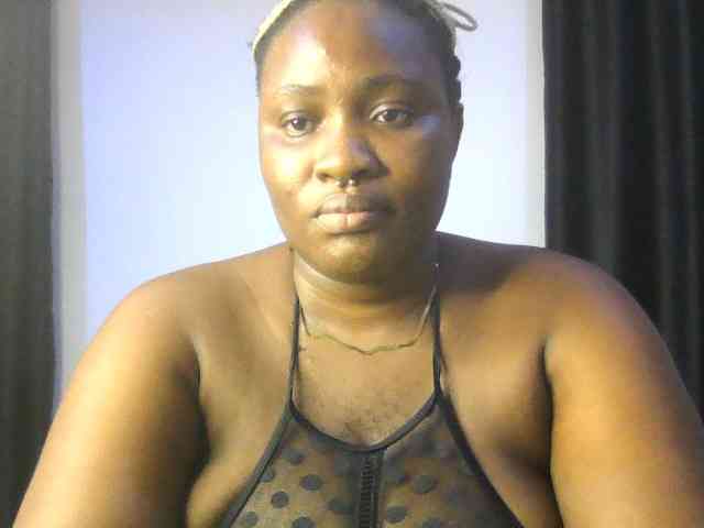 Hotchocolatee191 webcam