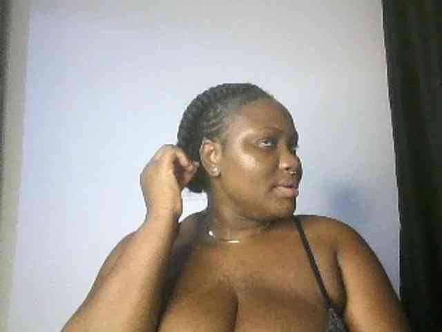 Hotchocolatee191 webcam