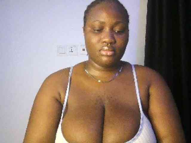 Hotchocolatee191 webcam